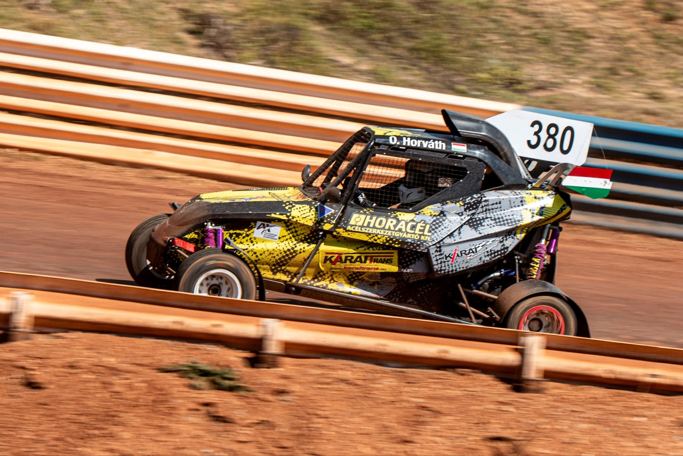 La vettura numero 380 di O. Horváth sul circuito di Nyirád