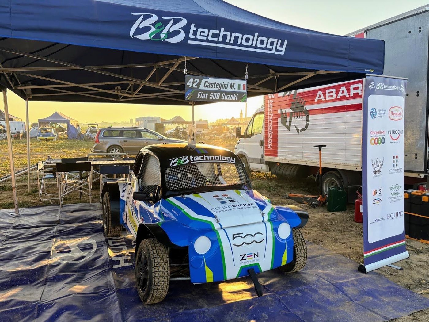 La vettura di Mattia Castegini sotto la tenda B&B Technology a Pessina: il fine settimana si chiude con la vittoria Driver Sport.