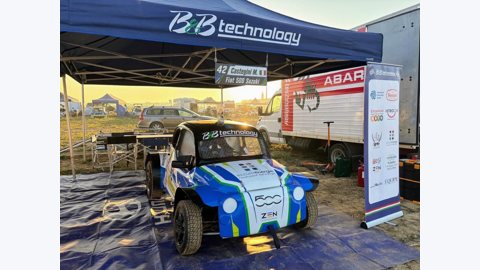 La vettura di Mattia Castegini sotto la tenda B&B Technology a Pessina: il fine settimana si chiude con la vittoria Driver Sport.